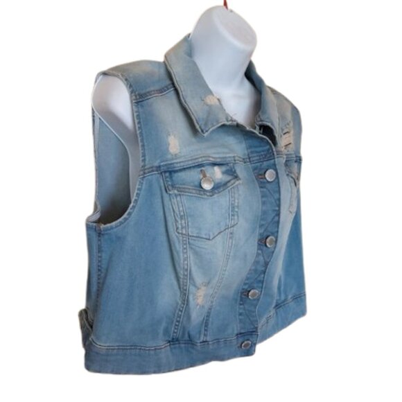 Light Wash Denim Vest Size 18 New NWT - Picture 2 of 4